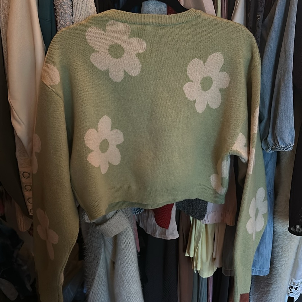 Le Lis Long Sleeve Crop Sweater with Daisy Pattern - Picture 5 of 5
